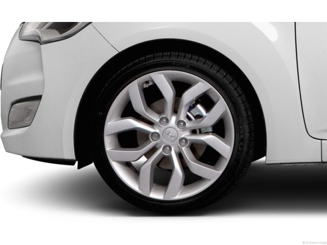 2015 Hyundai Veloster 3dr Hatchback Base 106-Tires
