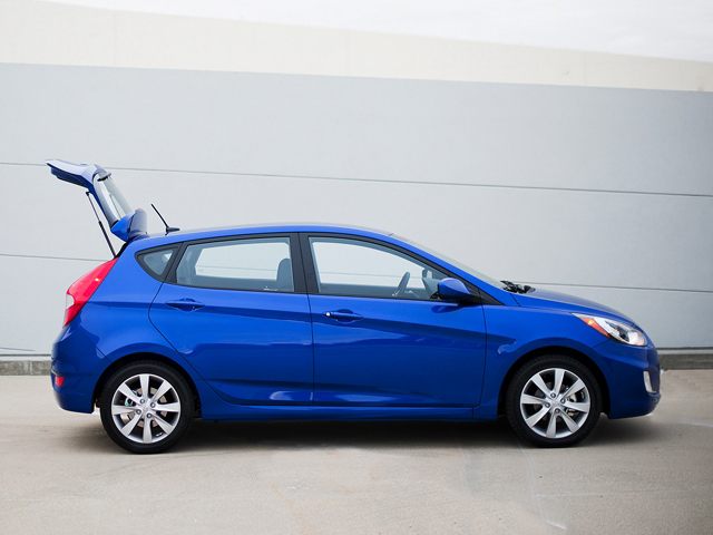 2014 Hyundai Accent 4dr Hatchback GS 0-OEM Supplied Custom Image